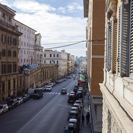Colosseo Prestige Rooms Roma Exterior foto