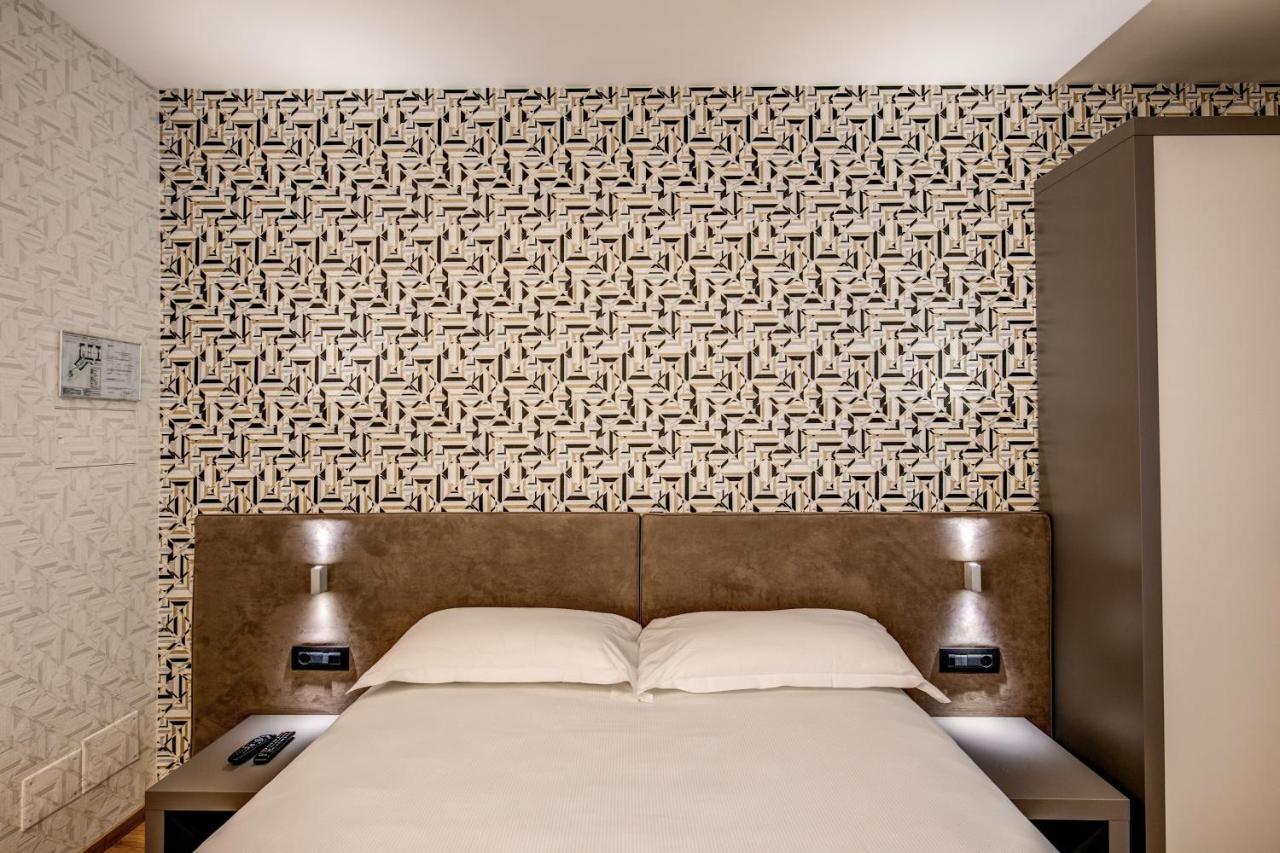 Colosseo Prestige Rooms Roma Exterior foto