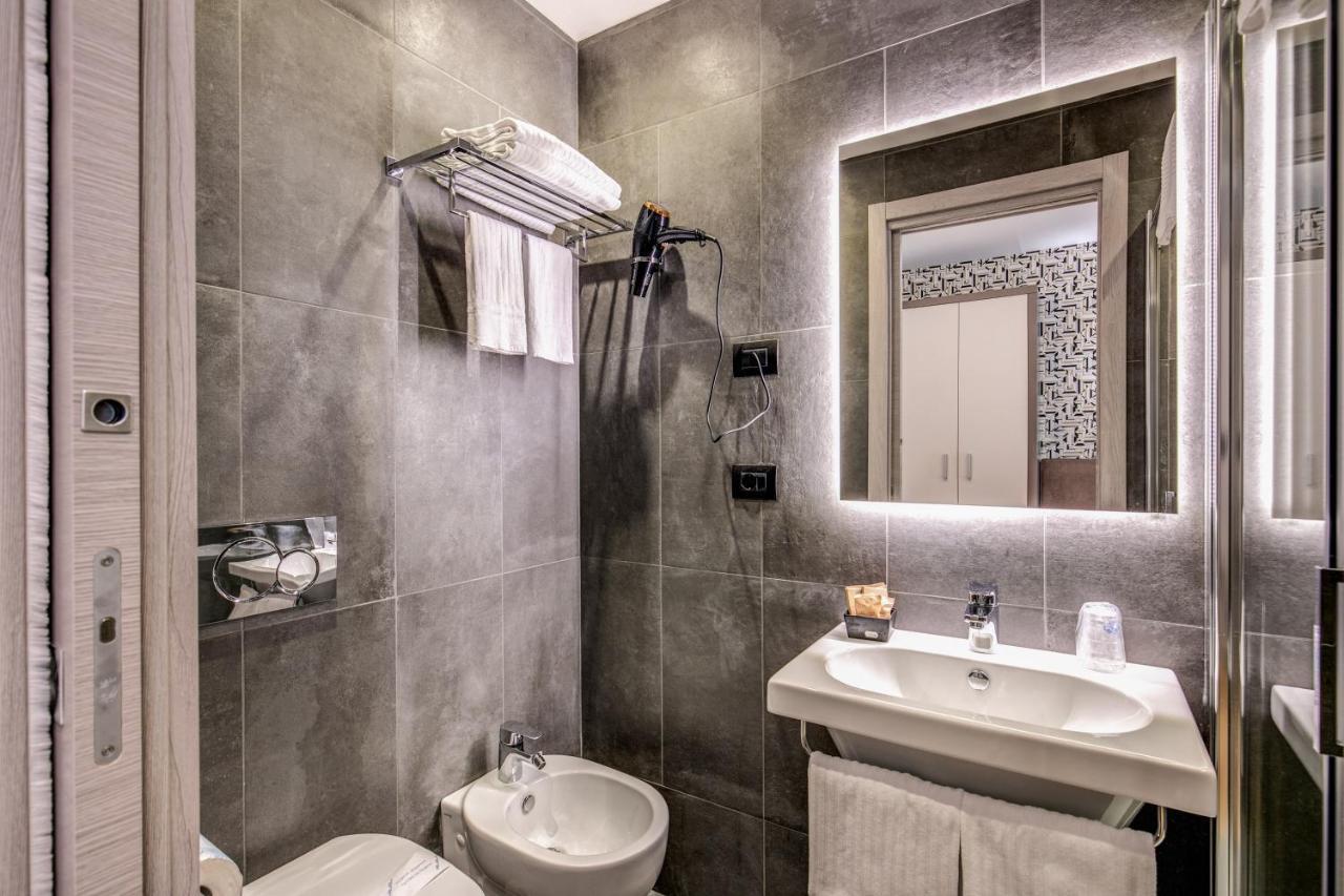 Colosseo Prestige Rooms Roma Exterior foto